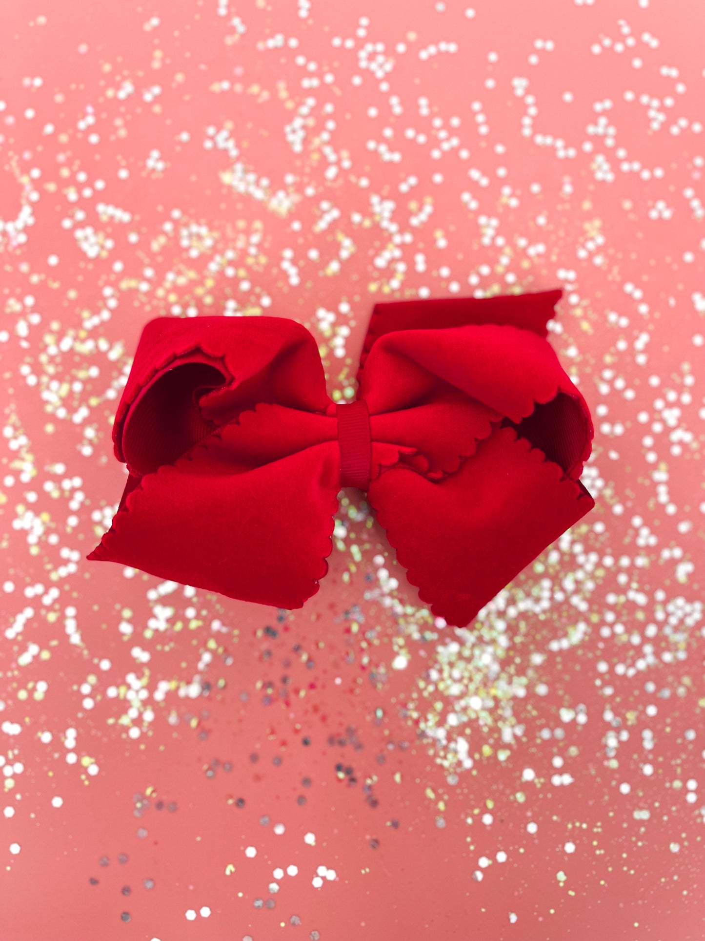 King Velvet Scallop Red Bow